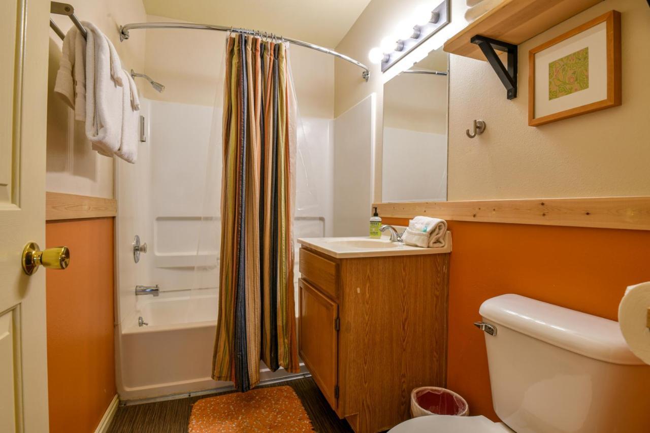 Inn 1 - Downtown 1 Bedroom Unit, Sleeps 6 With Shared Hot Tub Moab Exterior photo